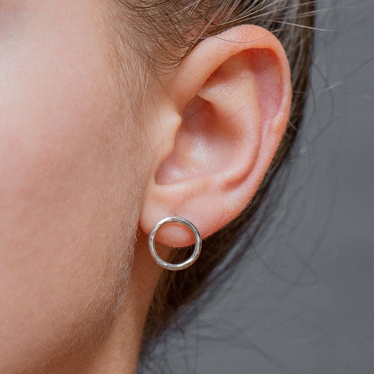 Cirkel oorbellen met structuur