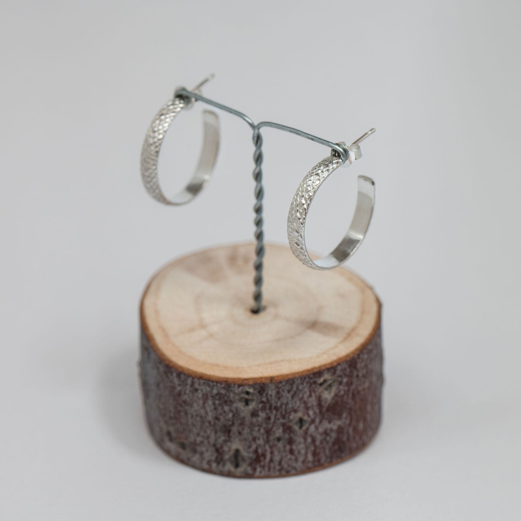 Open cirkel oorbellen met slangendraad